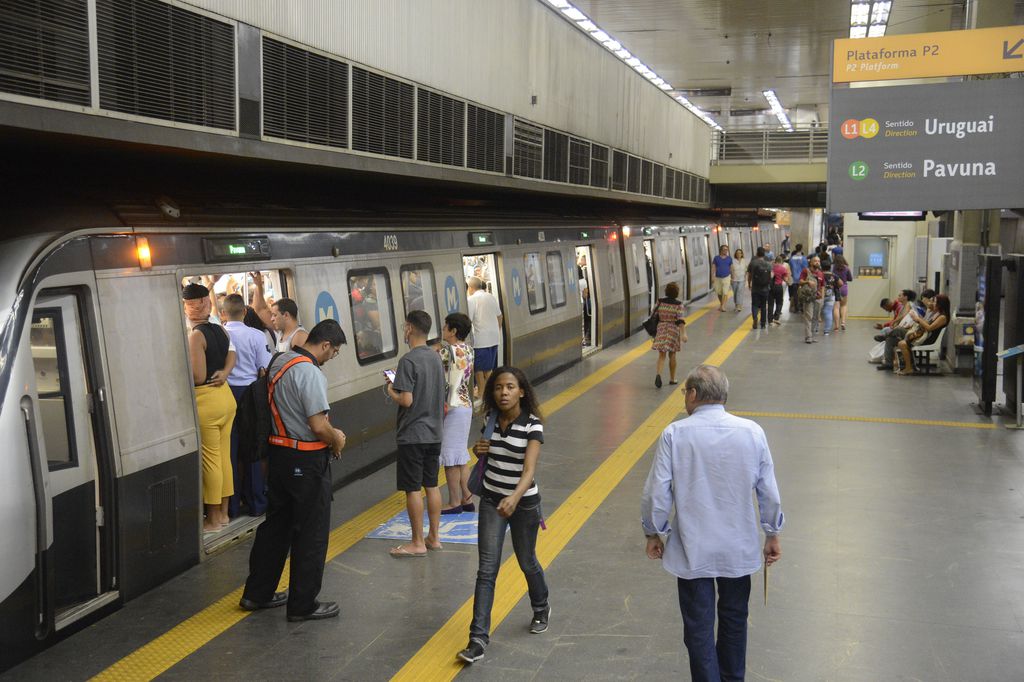 Usuários do metrô do Rio